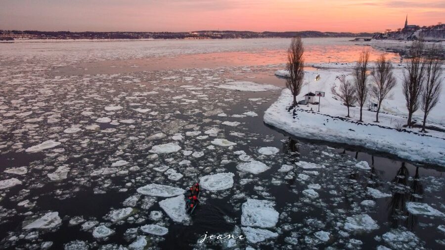 Quebec City: Ice Canoeing with Hot Chocolate & Sauna - Rowing Across the Open Water