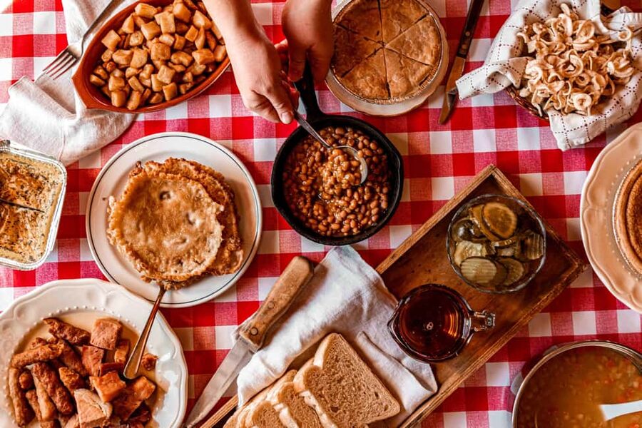Quebec City (Lévis): self-guided sugar shack tour + meal + maple taffy - From maple water to golden syrup