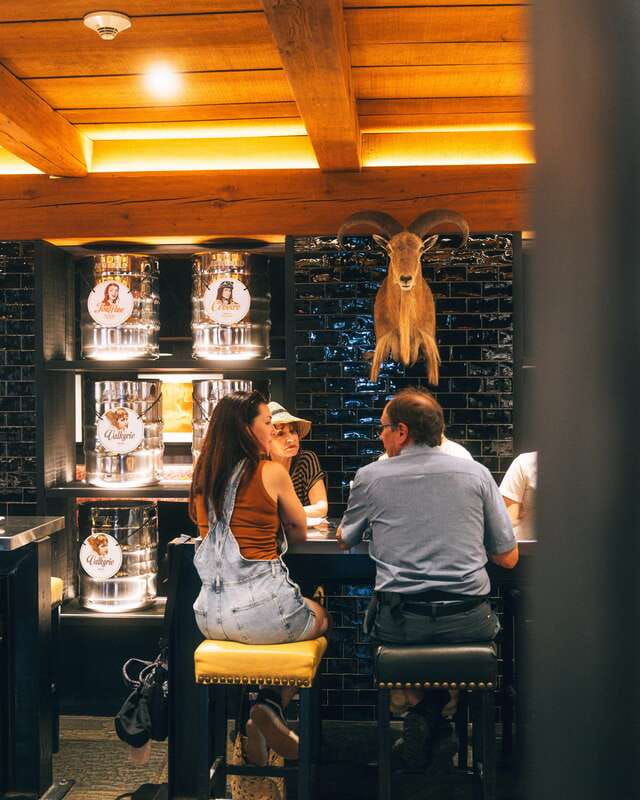 Quebec City: Old Quebec 5-Course Gourmet Food Tour - Walking past the city’s grandest sights