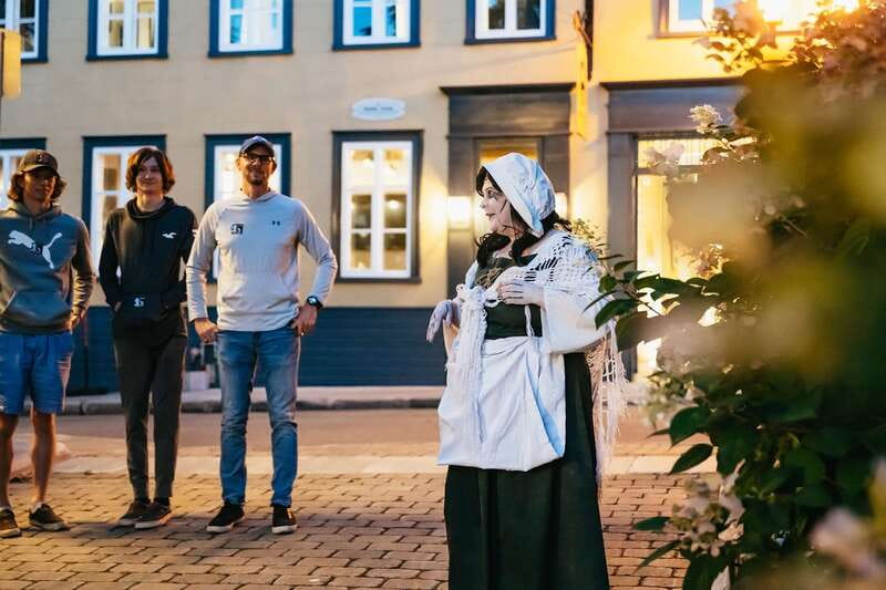 Quebec Interactive Street Theatre: "Crimes in New France" - What you see while walking