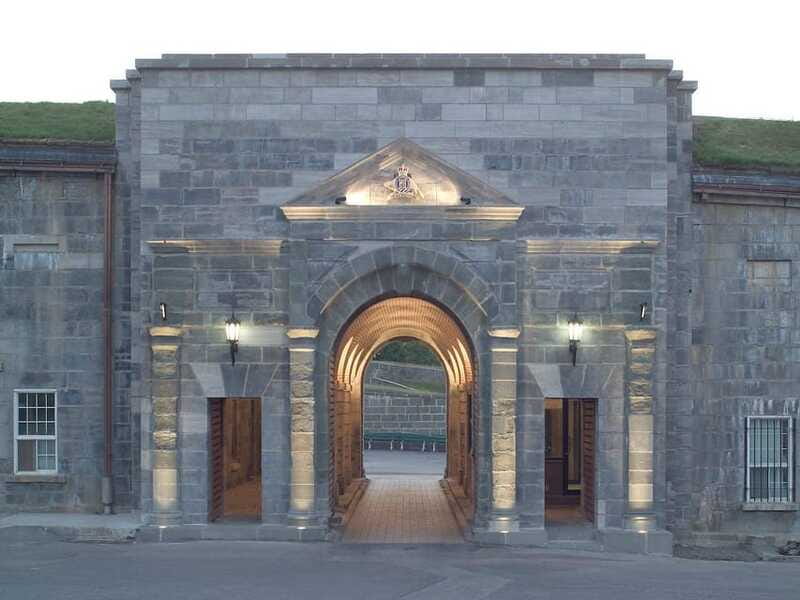 Quebec: La Citadelle de Québec Ticket and Guided Tour - Weather, walking, and what to wear