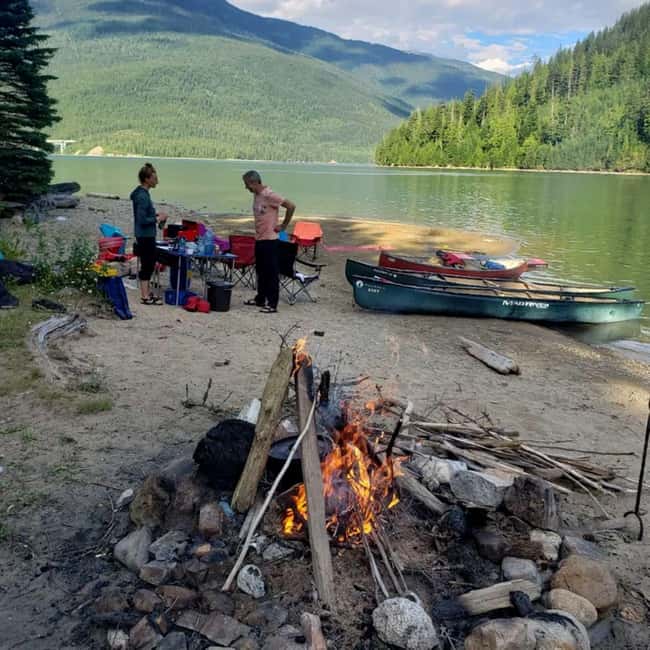 Revelstoke: Guided Canoe Tour with Snacks - Paddling a glacier-fed lake near Revelstoke