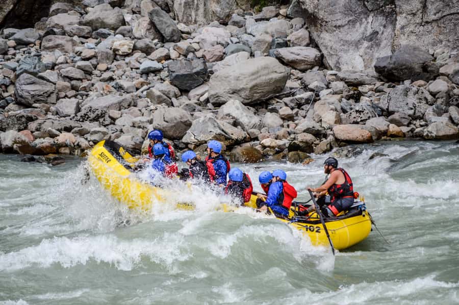 Squamish: Wet and Wild Elaho Exhilarator Rafting Experience - What to wear when the river is cold