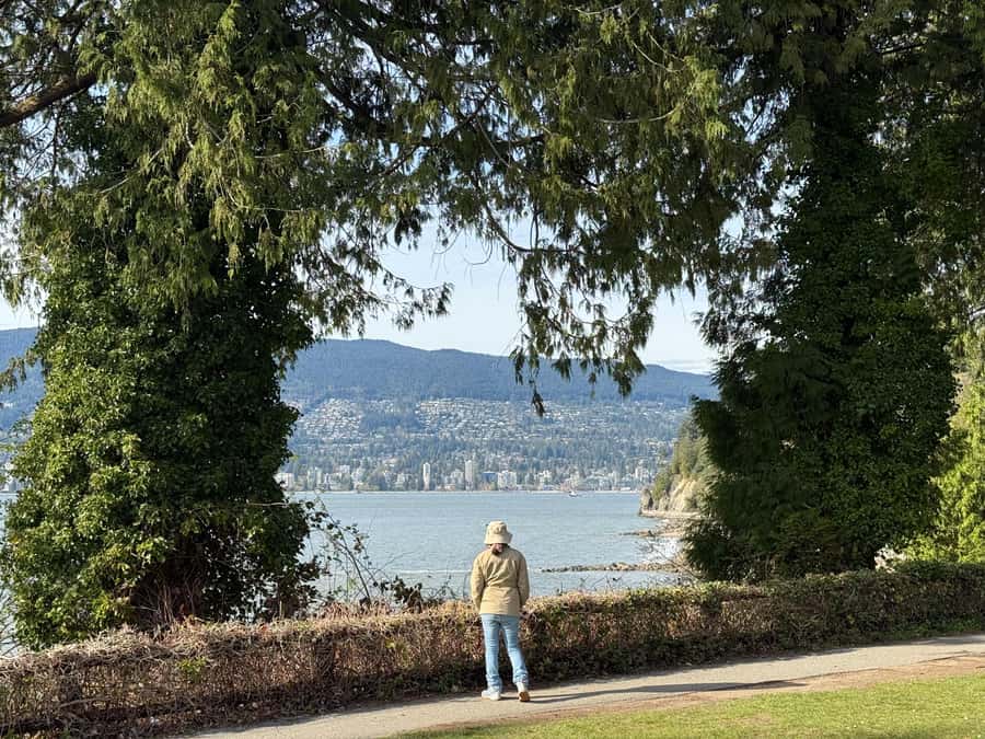 Stanley Park CarTour:SmallGroup/Comfort&CheaperThan BikeTour - Key points at a glance