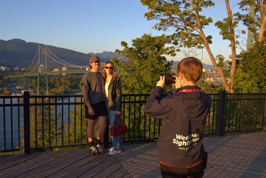 Sunset Bus Tour: Stanley Park & English Bay Photostops - Why this sunset route works so well