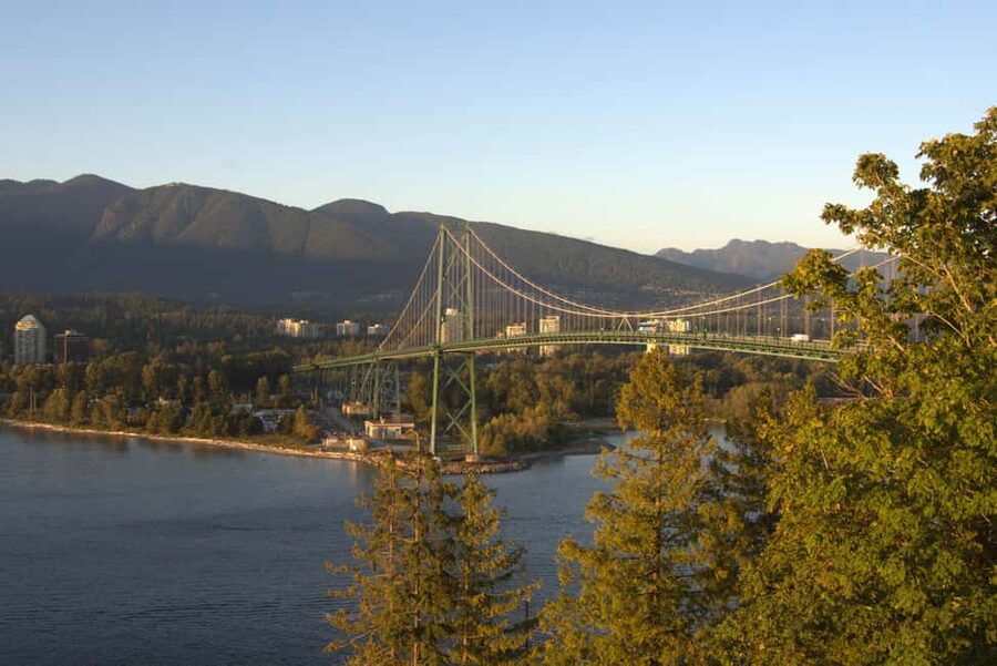 Sunset Bus Tour: Stanley Park & English Bay Photostops - Canada Place to Gastown: a quick start with plenty of context