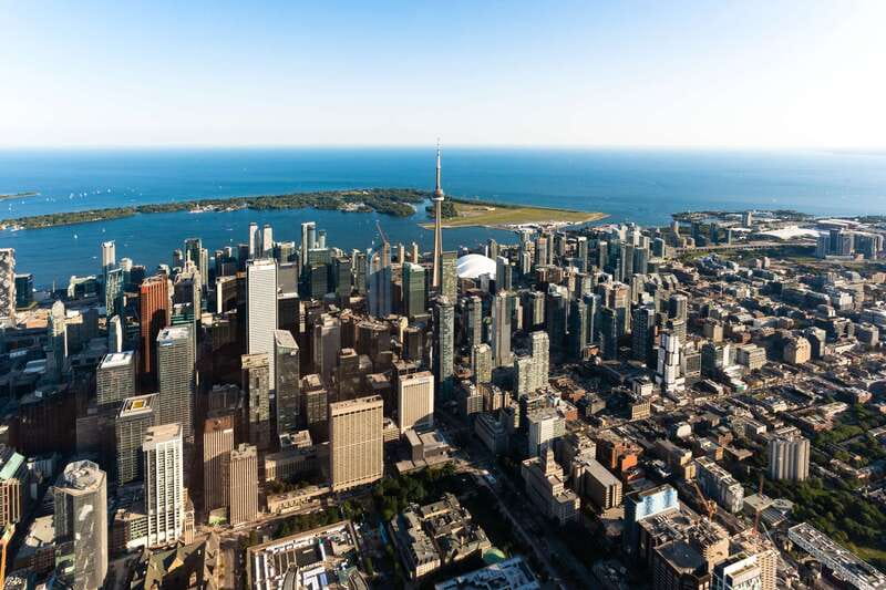 Toronto: City Sightseeing Helicopter Tour - Choosing Between the 15-Kilometre and 35-Kilometre Flights