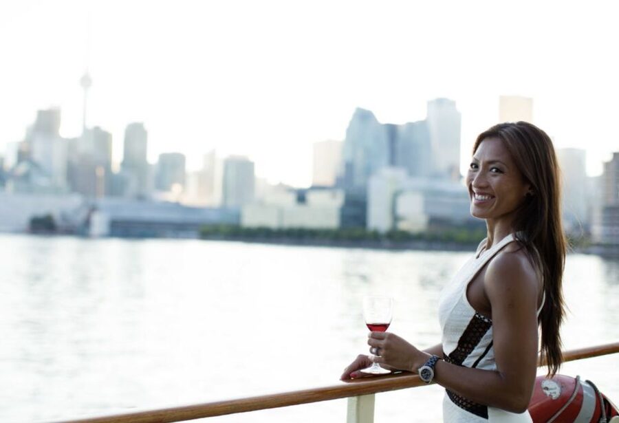 Toronto: City Views Harbor Cruise - Food, drinks, and comfort onboard