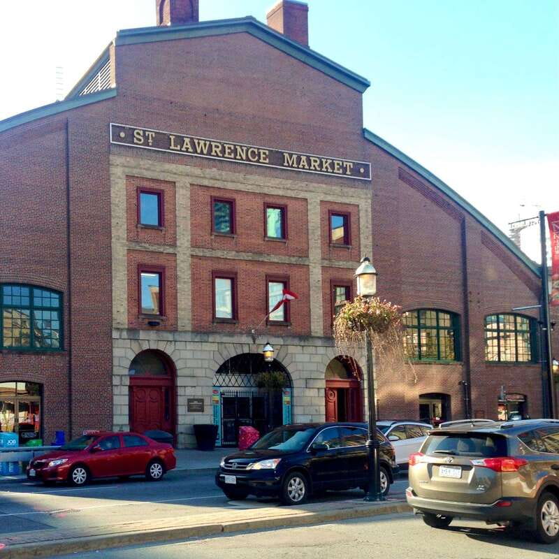 Toronto: City Walking Tour - A short pause by Queen’s Quay Terminal