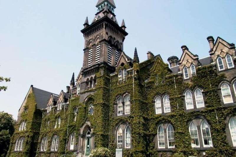 Toronto: Distillery & Old Town Private Walking Tour - Mackenzie House and the city’s troubled politics