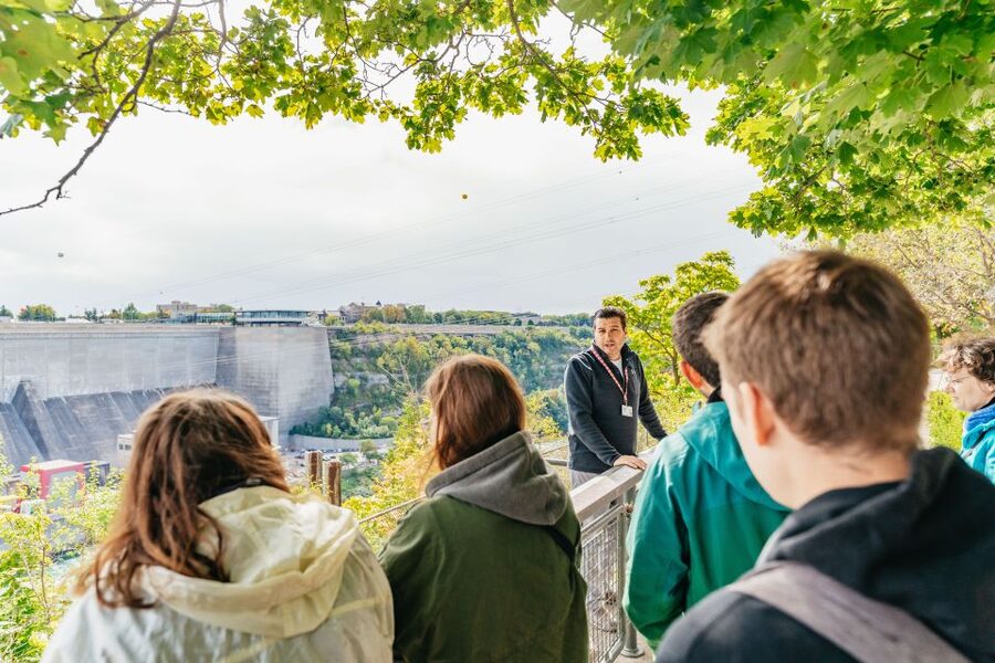 Toronto: Falls Day Tour with Boat Cruise & Niagara-the-Lake - A short visit to Niagara-on-the-Lake