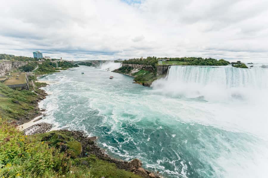 Toronto: Falls Day Tour with Boat Cruise & Niagara-the-Lake - Meeting the bus in Toronto