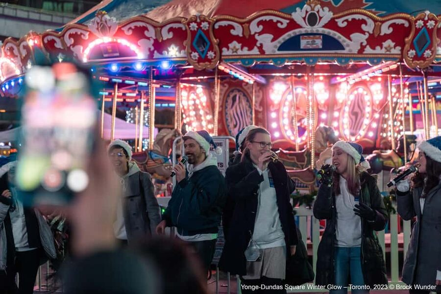 Toronto: Festive Lights Bus Tour - Festive treats and the overall mood