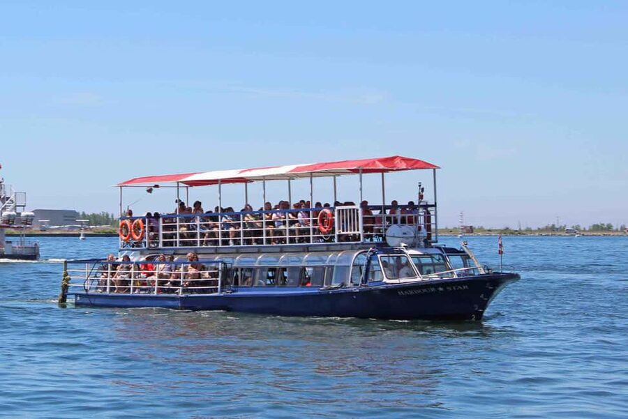 Toronto: Guided Harbour and Islands Sightseeing Cruise - What the live guide adds
