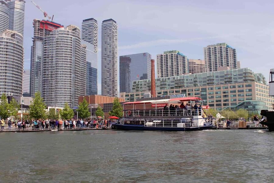 Toronto: Guided Harbour and Islands Sightseeing Cruise - Seating, weather, and onboard comfort