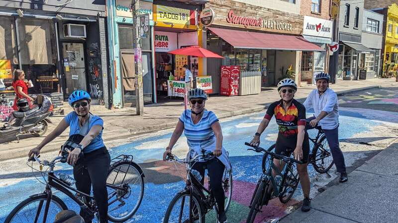 Toronto: Heart of Downtown 3.5-Hour Bike Tour - From the CN Tower to Union Station and the stadium district