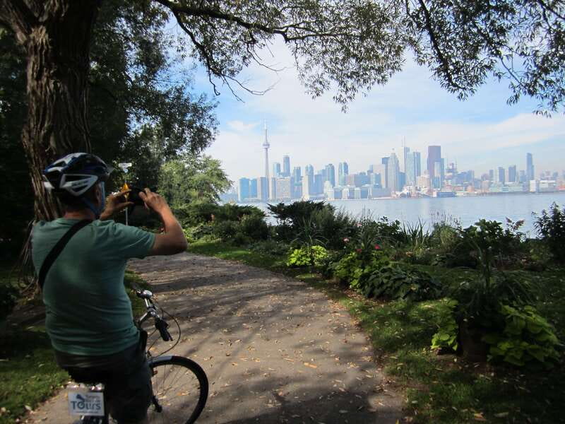 Toronto Islands: Morning or Twilight 3.5-Hour Bike Tour - Why the Toronto Islands work so well by bike