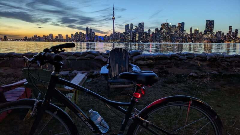 Toronto Islands: Morning or Twilight 3.5-Hour Bike Tour - Gibraltar Point Lighthouse and island landmarks