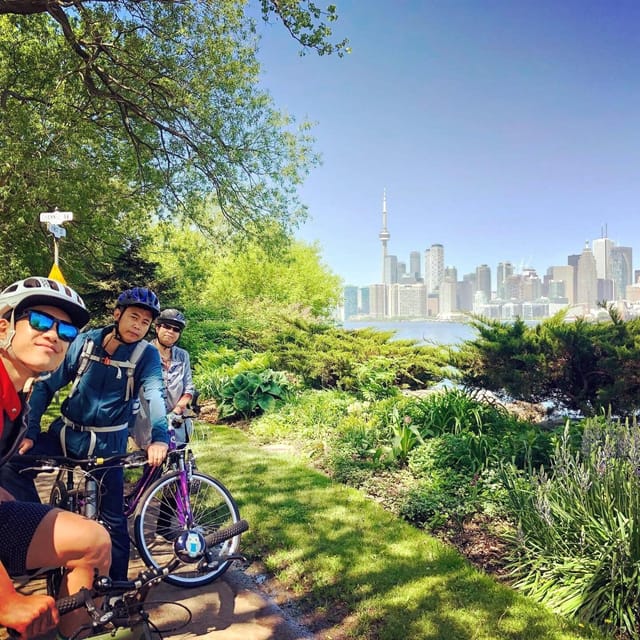 Toronto Islands: Sunrise Breakfast Bicycle Tour - Seeing the island community before the return ferry