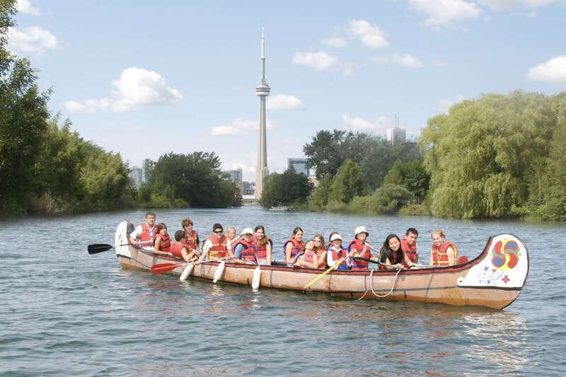 Toronto Islands: Voyageur Canoe Tour - Getting comfortable in the Voyageur canoe