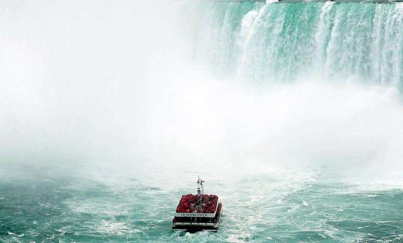 Toronto: Niagara Falls Day Tour with Boat Tour Option - From Toronto to the roar of Niagara Falls