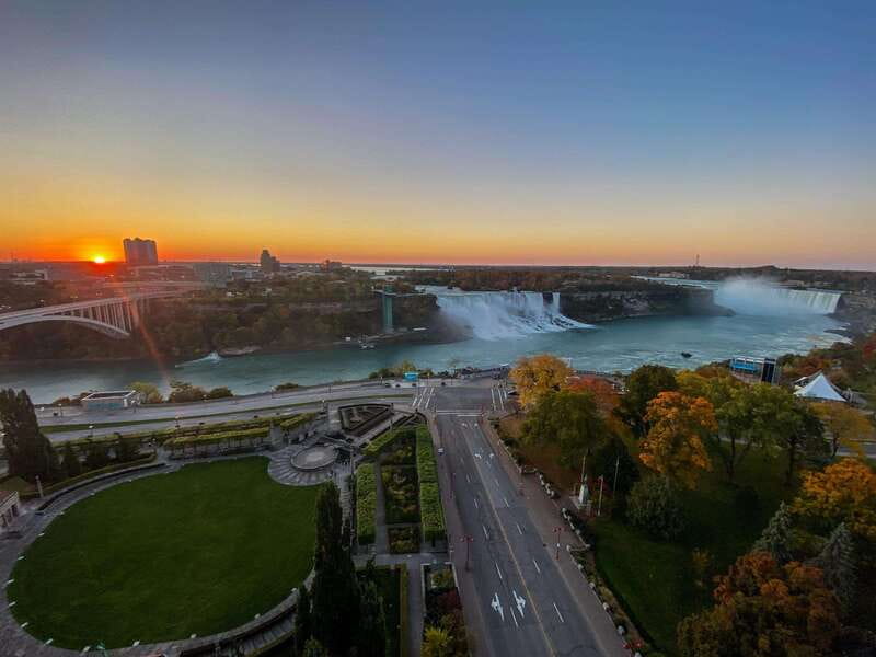 Toronto: Niagara Falls Day Tour with Niagara City Cruise - The optional helicopter upgrade