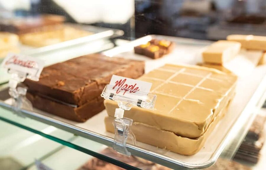 Toronto: Niagara-on-the-Lake, Wine Tasting & Chocolate Tour - Finishing with Jackson Triggs and five wines