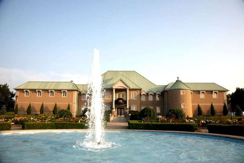 Toronto: Niagara Wineries Tasting Tour & Optional Lunch - Who should book this Niagara wine tour?