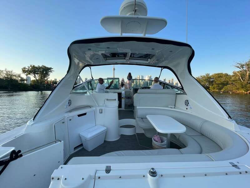 Toronto: Private Luxury Yacht Sightseeing Cruise & Prosecco - From Harbourfront to the open harbour
