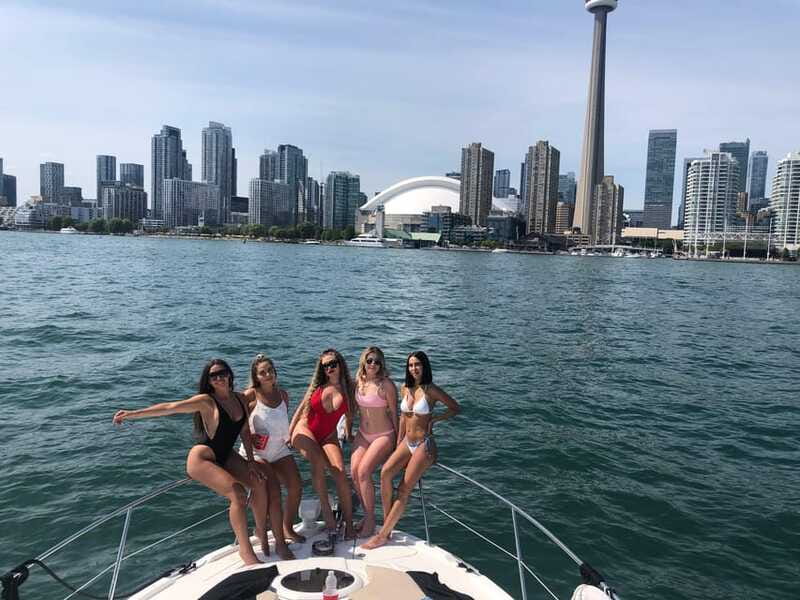 Toronto: Private Luxury Yacht Sightseeing Cruise & Prosecco - Western Harbour, The Lagoons, and the Toronto Islands