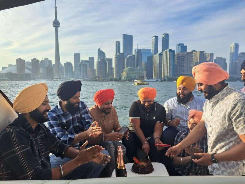 Toronto: Private Luxury Yacht Sightseeing Cruise & Prosecco - Gibraltar Point Lighthouse and the return toward Harbourfront