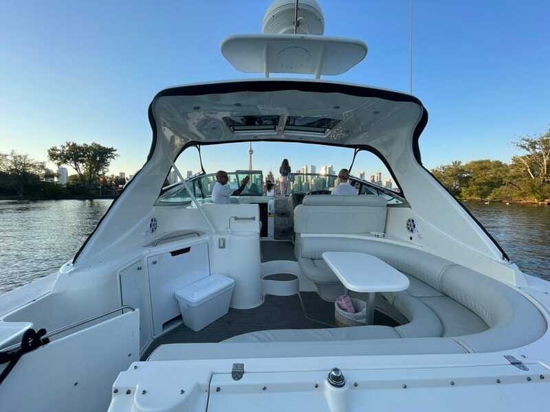 Toronto: Private Luxury Yacht Sightseeing Cruise & Prosecco - Prosecco, soft drinks, and the service on board