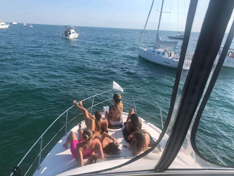 Toronto: Private Luxury Yacht Sightseeing Cruise & Prosecco - Is $109 a fair price?