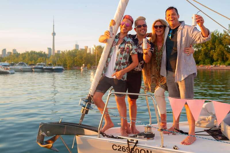 Toronto: Sailing Yacht Cruise of Toronto Harbor and Islands - A 41-foot yacht with room to settle in