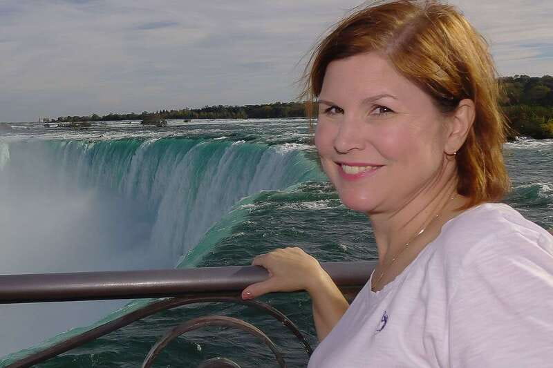 Toronto: Splendours of Niagara Falls Small Group Tour w/Boat - First views at Queenston Heights and the Floral Clock