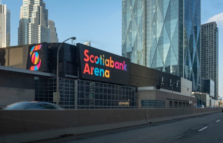 Toronto: Toronto Maple Leafs Game Ticket at Scotiabank Arena - Choosing between budget, regular, and premium seats