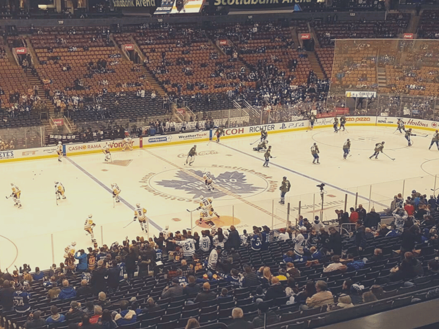 Toronto: Toronto Maple Leafs Game Ticket at Scotiabank Arena - The crowd is part of the ticket
