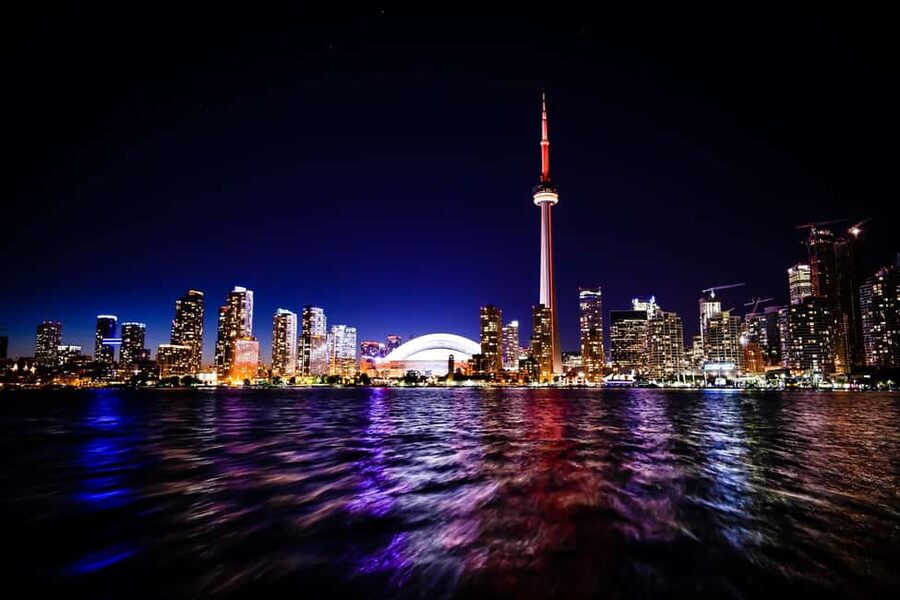 Toronto: True Tales of Toronto Harbour Audio Boat Tour - Why Toronto Harbour looks better after dark