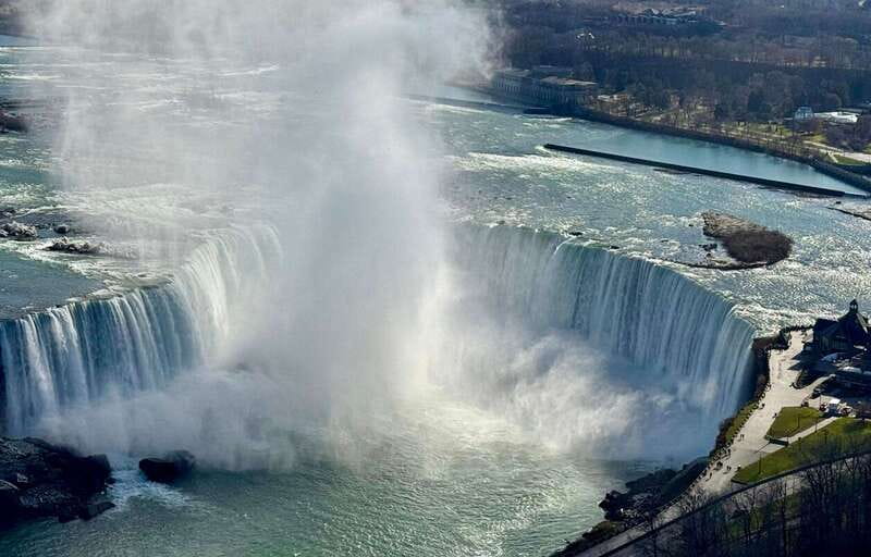 Toronto: Winter Niagara Falls Tour with Attractions Package - The drive south and the Niagara Whirlpool
