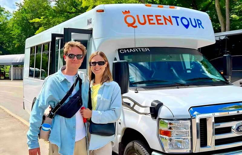 Toronto: Winter Niagara Falls Tour with Attractions Package - Maple Leaf Place and the three-flavor tasting