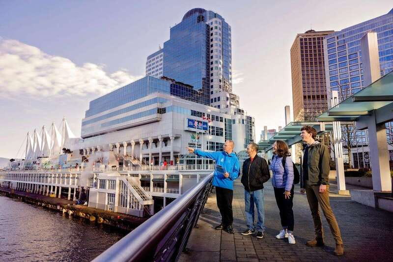 Vancouver: City Highlights Tour with Hotel Transfers - Stanley Park starts with trees and totem poles