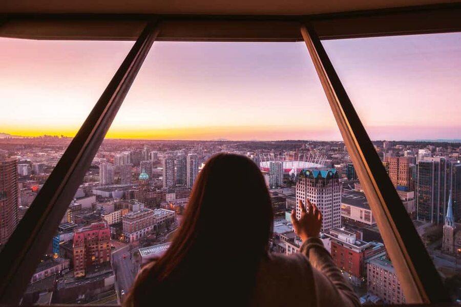 Vancouver: City+Lookout+Capilano Suspension Bridge Ticket - Granville Island gives you one hour to eat and browse