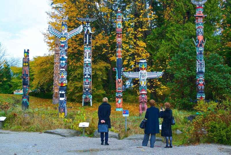 Vancouver: City + Lookout Tour & Option to Add YVR Drop-Off - Robson Street and the downtown pulse