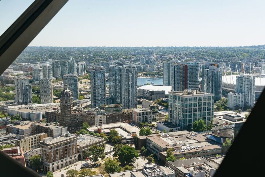 Vancouver: Entry Ticket for the Vancouver Lookout - Reading the signs instead of just taking photos