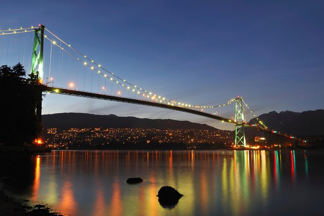Vancouver Evening Dinner Cruise - The first views: Stanley Park and the harbor