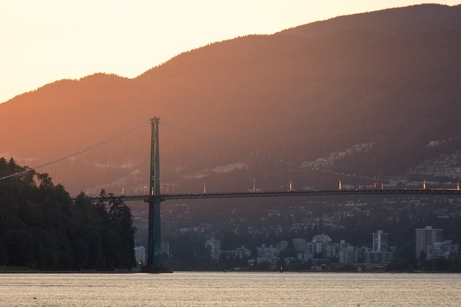 Vancouver Evening Dinner Cruise - Live music and the mood onboard
