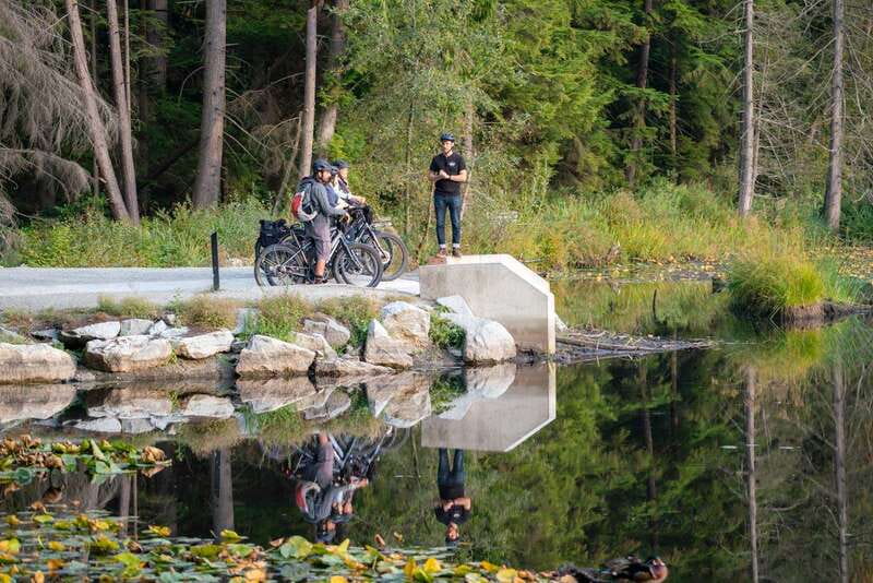 Vancouver: Guided Bike Tour - Granville Island and the 45-minute lunch stop