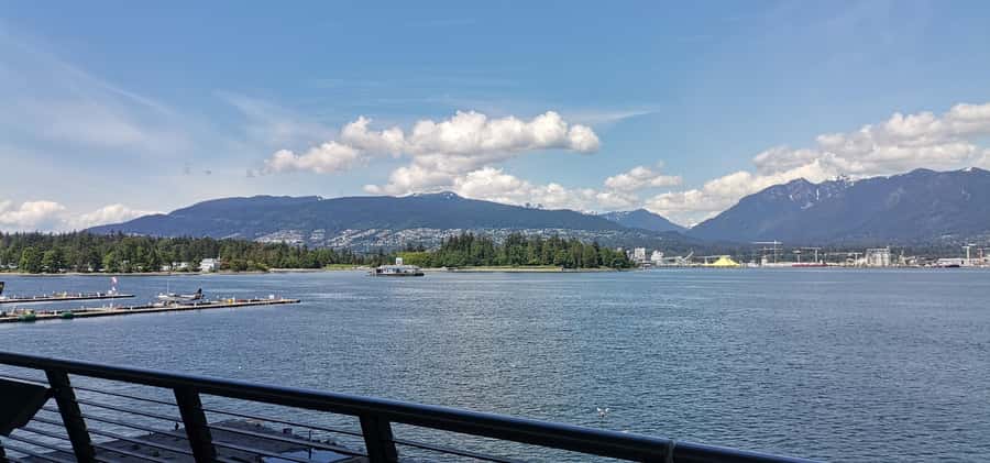 Vancouver: Guided Food and City History Tour - Gastown brings the walking tour into focus