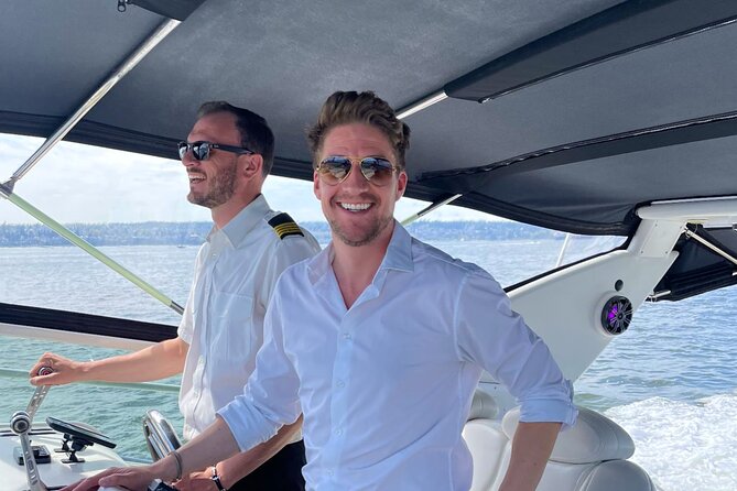 Vancouver Sightseeing Boat Cruise with Live Tour Guide - What the live commentary adds