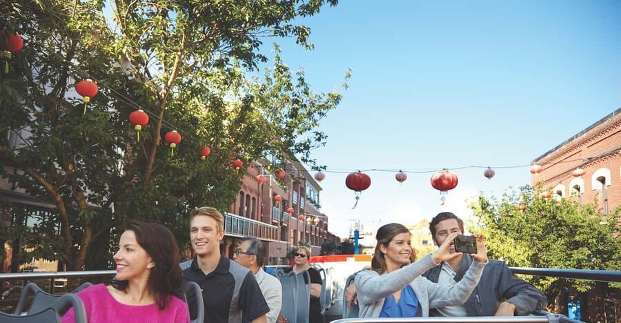 Victoria: Hop-On-Hop-Off Sightseeing Bus Tour - Oak Bay Village, marina, and beach hotel
